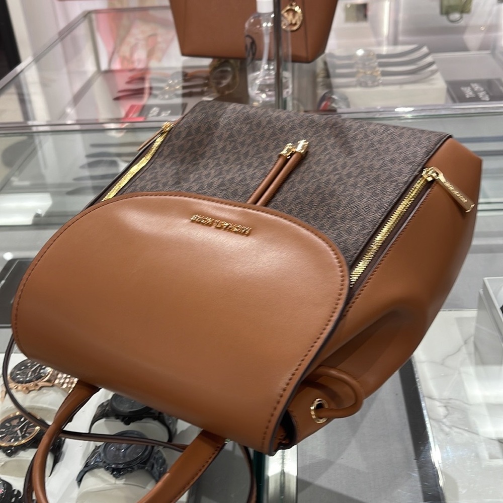 Michael Kors Backpack Bag Phoebe Medium Flap Drawstring Backpack 
Brown 
NWT - Picture 12 of 16